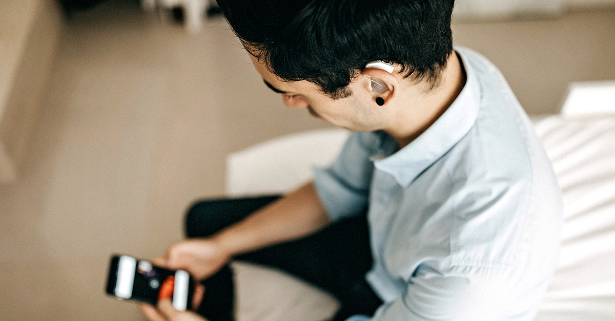 A man using his smartphone in a hotel room